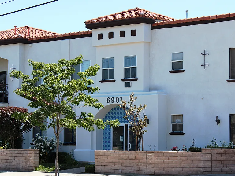 6901 Laurel Canyon Blvd #211 — Photo 21