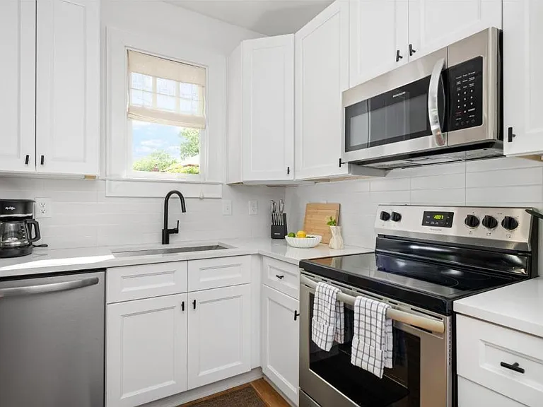 1054 Euclid Ave NE #CH — Photo 12