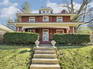 304 Ridgewood Ave, Oakwood, OH 45409