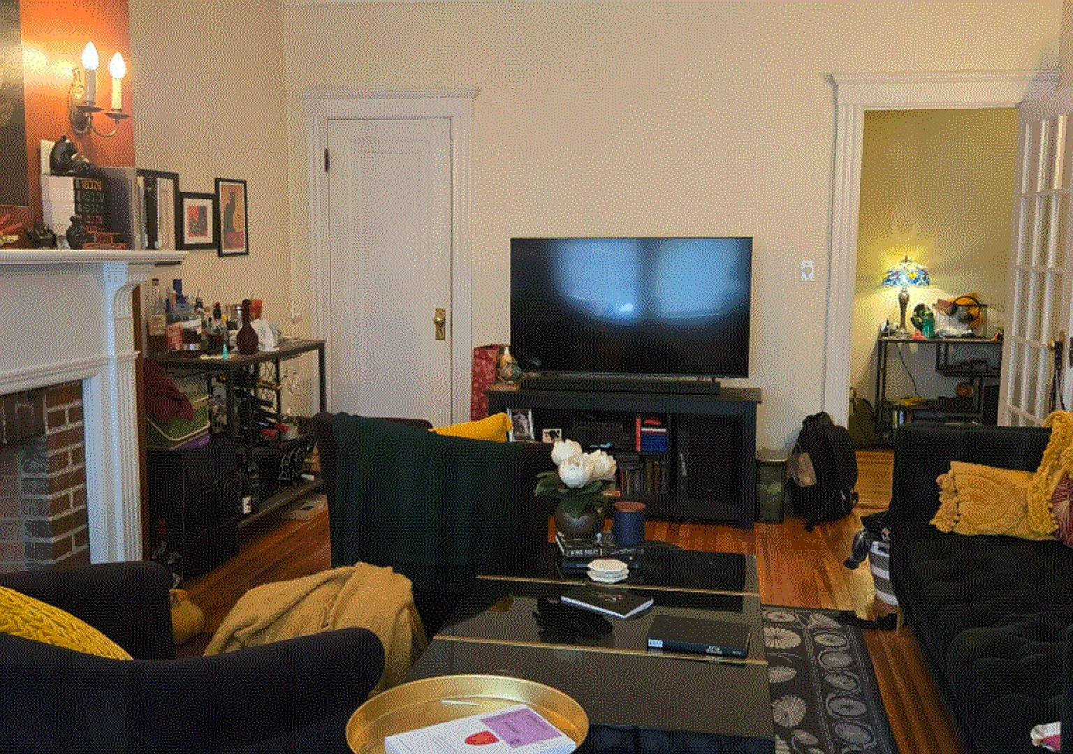Charming 1 Bedroom — Photo 3