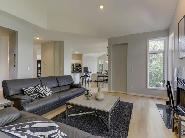 3370 Julian Dr, Chaska, MN 55318