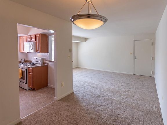 3rd image of 301 Stevens Cir APT 3B