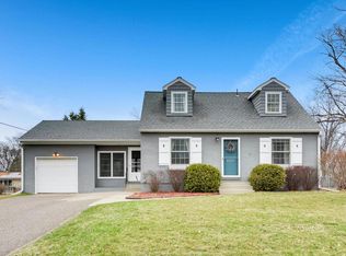 1933 Edgewater Ave, Arden Hills, MN 55112