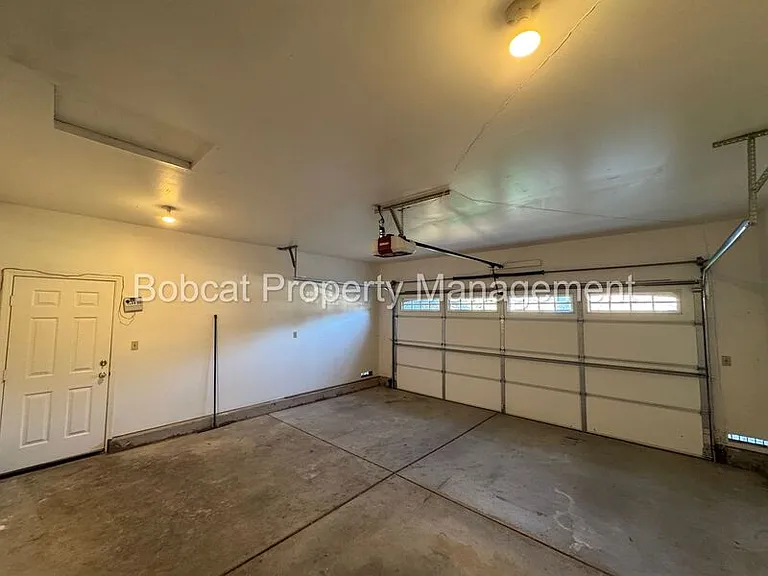 426 Springview Dr — Photo 21