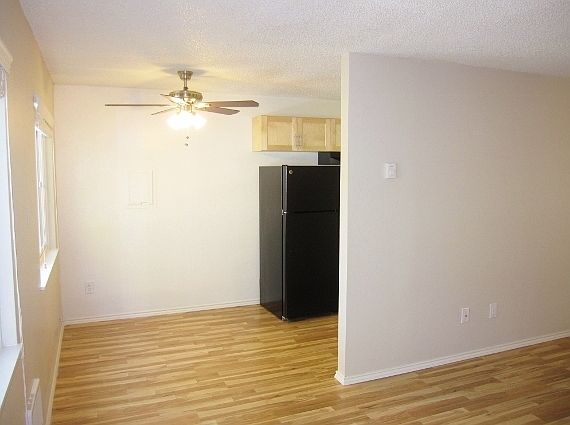 4th image of 1501-1579 SE Stark St #1557