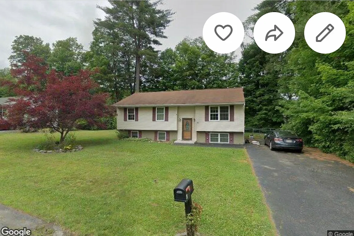 3 bed, 1025 sqft, $2,100 — Photo 1
