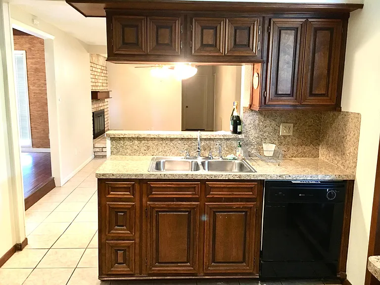 10606 Emnora Ln — Photo 7