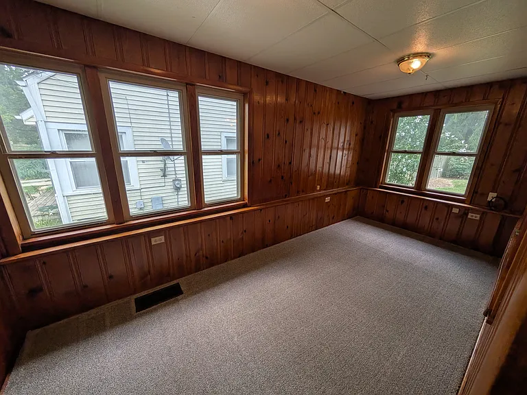 486 Needham Ave — Photo 4