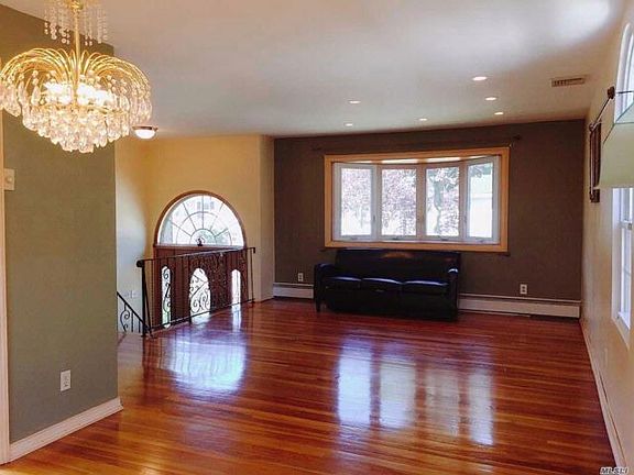 2nd image of 3 Flower Ln