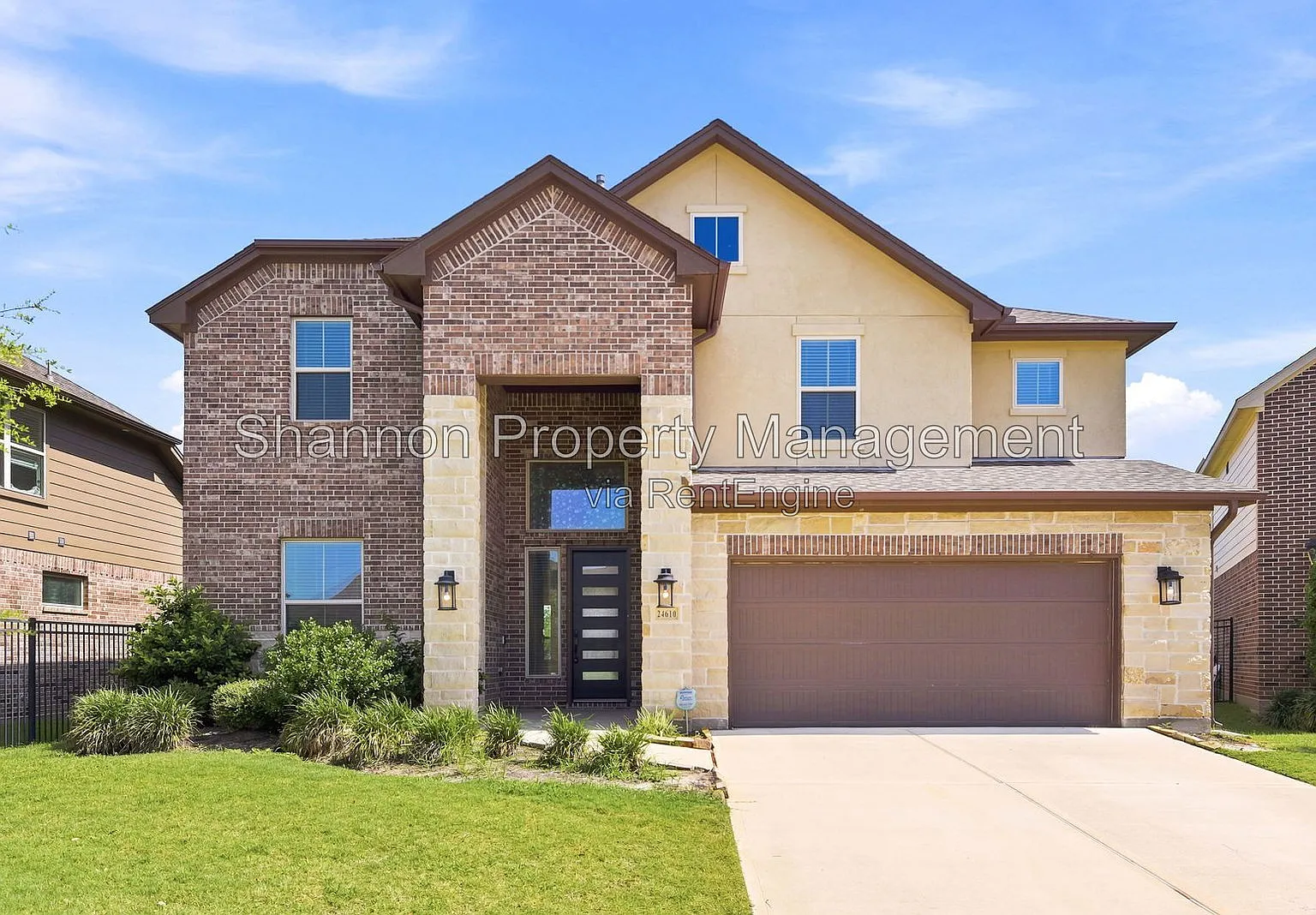 5 bed, 4.0 bath, 3200 sqft, $3,200 — Photo 2