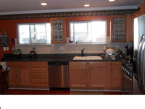 3rd image of 811 Kirkwood St