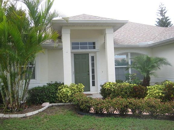 2nd image of 2525 SE Grand Drive