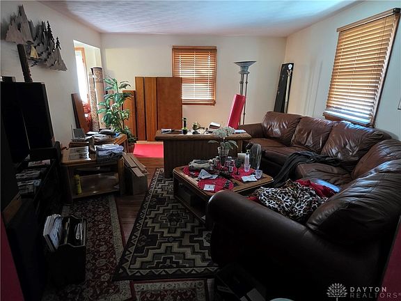 5th image of 200 Rosser Ave