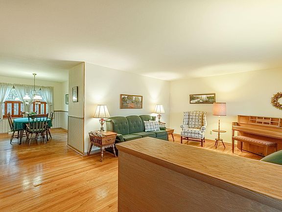 3rd image of 5316 Autumn Ln
