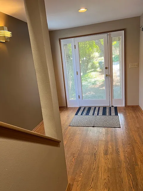 4 bed, 2.5 bath, 2400 sqft, $3,500 — Photo 2