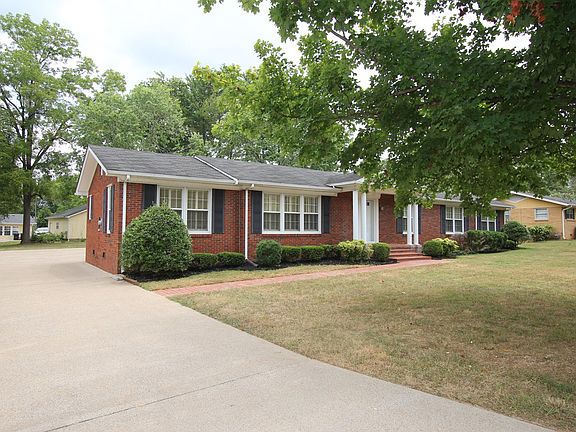 2nd image of 1102 Scottland Dr