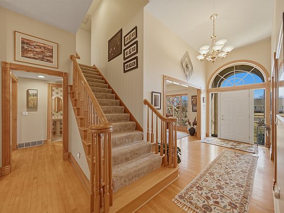 3rd image of 117 Fox Trot