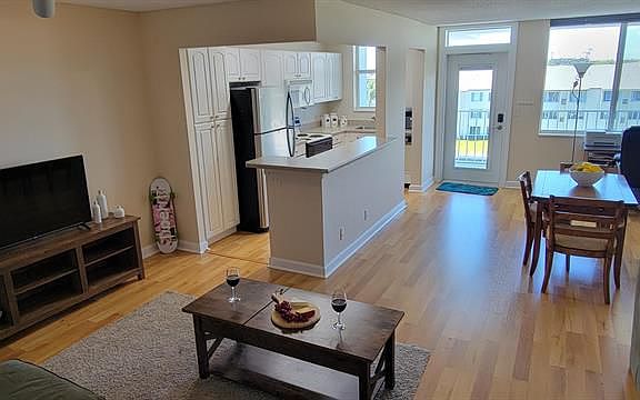 5th image of 104 Paradise Harbour Blvd APT 508