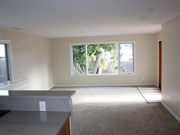 4th image of 4578 Santa Monica Ave