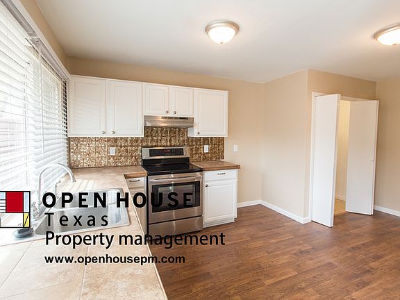 3rd image of 1444 Everglades Dr