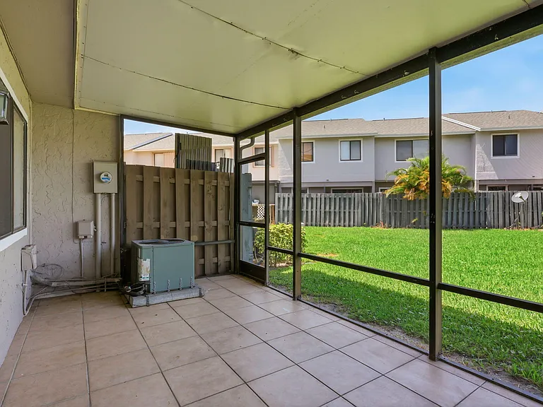 2305 Seaside Dr — Photo 16