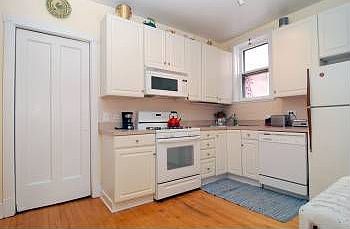 4th image of 610 Hinman Ave #3A