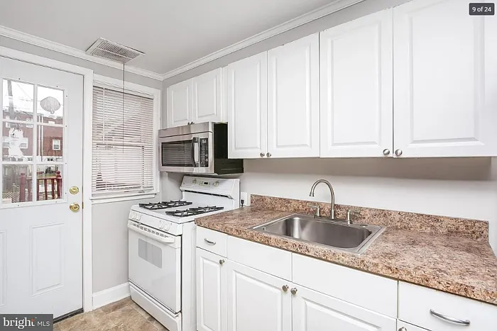 7457 Lawrence Rd — Photo 9