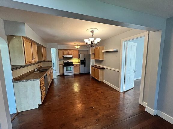 2nd image of 186 N Elm St #1