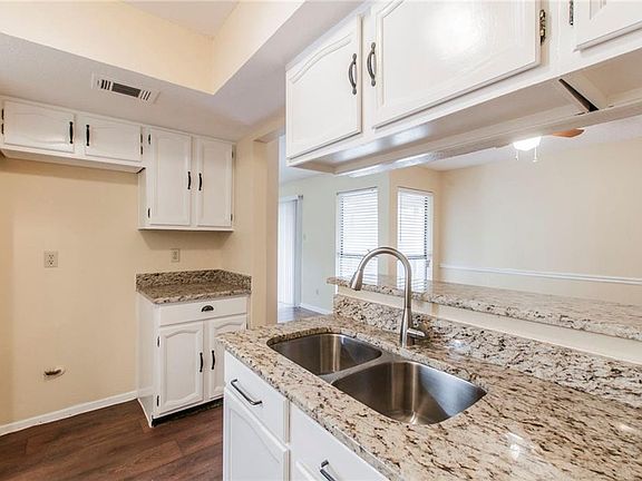 5th image of 413 San Mateo Dr