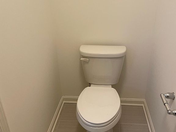5th image of 633 Royal Terrace Dr
