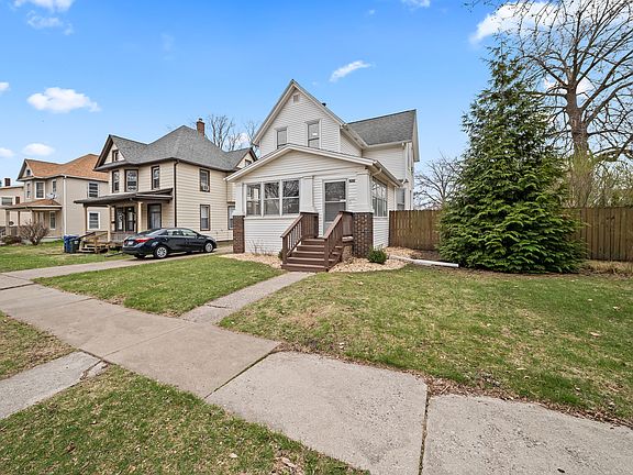 2nd image of 2409 Farnam St