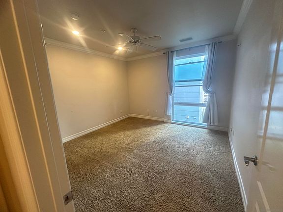 3rd image of 525 11th Ave #525