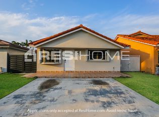 8905 NW 114th Ter, Hialeah Gardens, FL 33018