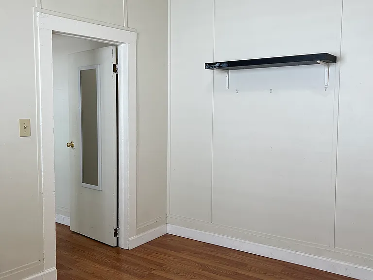 4th Room: Second room on the right hand side (close to the full bathroom) 2