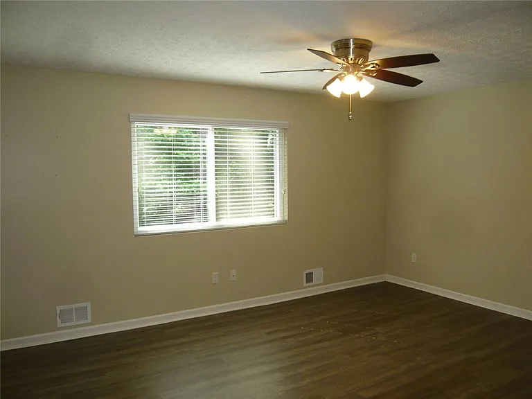 101 Wills Ln — Photo 17