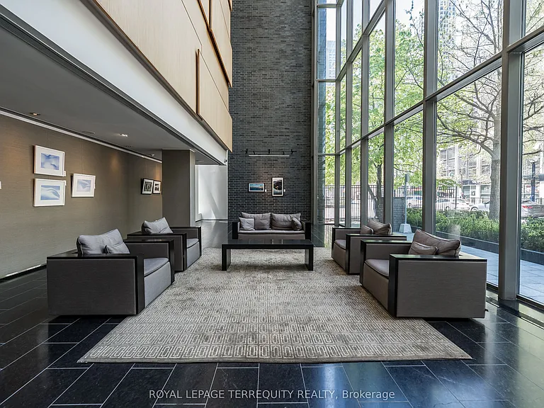 33 Charles St E #4008 — Photo 29
