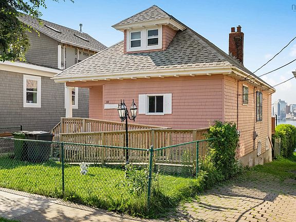 3rd image of 13 Fairbanks St