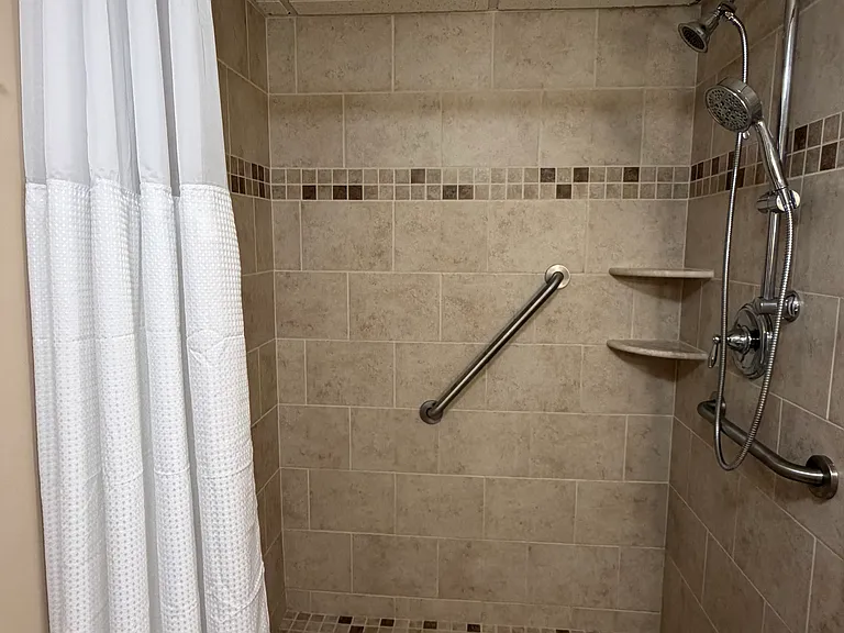 139 S Eastview Ave — Photo 30
