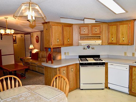 5th image of 5 Wild Oak Dr
