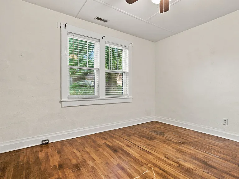300 S College St — Photo 19