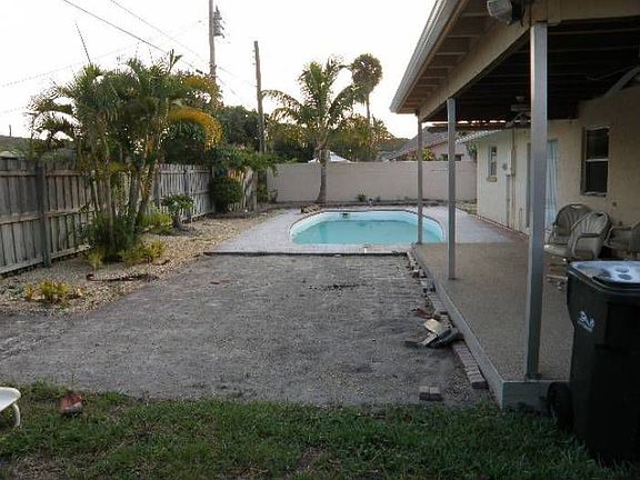 3rd image of 796 Mallard Dr