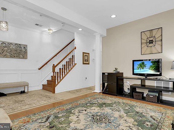 4th image of 303 Garden View Sq