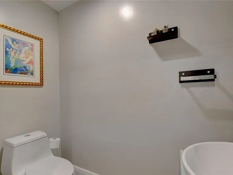 246 Avenue L — Photo 25