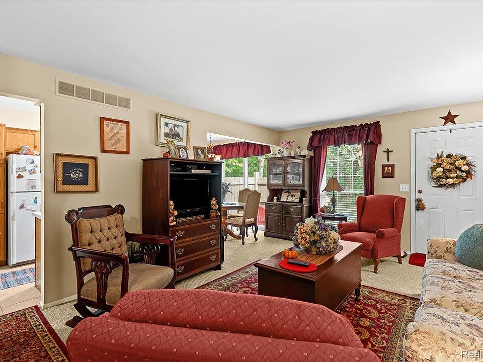 80 Pine Tree Ridge Dr Unit 2, photo 14