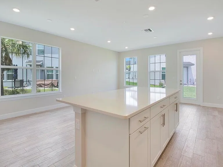 1875 SE Ocean Cove Way — Photo 11