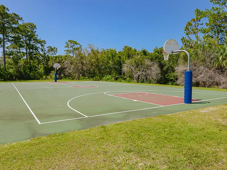 649 NE Bent Paddle Ln — Photo 46