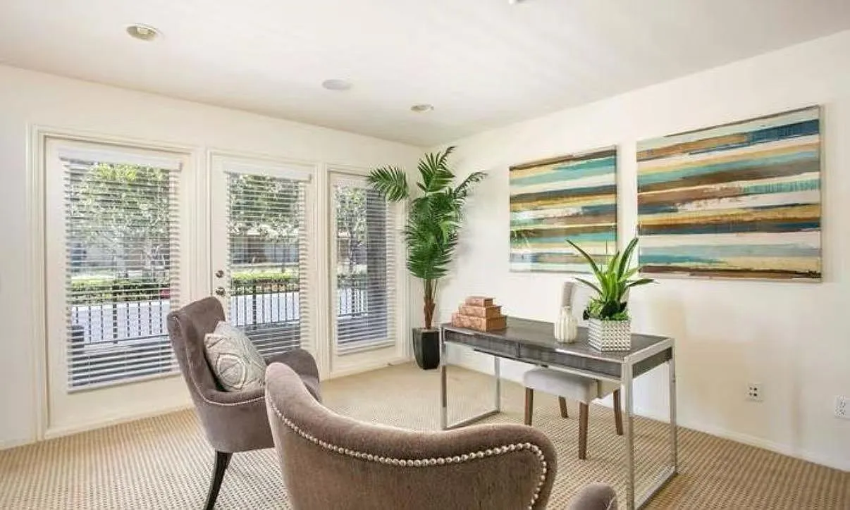 3 bed, 3.5 bath, 1576 sqft, $4,500 — Photo 4