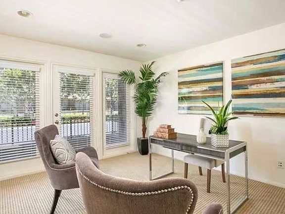 4th image of 373 Aviator Ln