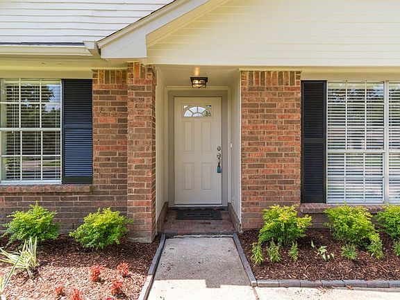 2nd image of 2823 Pine Mills Dr