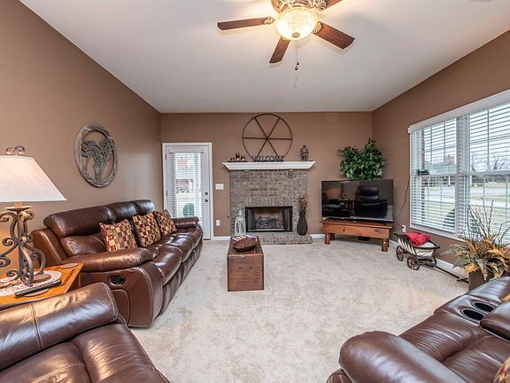 4th image of 152 Sugartree Ln